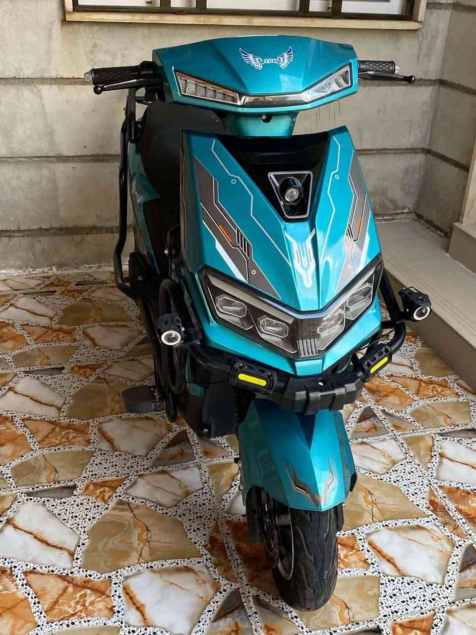 🔥 دراجة شحن الجيل السادس الوحش ABR 🔥
🏍️ موديل 2026

المواصفات 👇

🔋 بطاريات ليثيوم 28 أمبير — 72 فولت
🛞 ملف 1500 نحاس أصلي
⚡ 4 سرعات + R + باركن P
🚀 سرعة 99 بالشاشة — الحقيقي 75
🛑 بريك ABS
💡 أضوية LED مع 7 ألوان
🛞 تاير 300/10 مانع انزلاق
↔️ إشارة يمين ويسار
📢 هورن قوي
🦶 دوسات أصفاح
📦 صندوق جوه الكشن

مع الدراجة 🎁

📦 صندوق خلفي
🪞 مرايات
🔌 شاحن

الحالة 📌
مستخدمة — 3 أشهر فقط

💰 السعر: 800 بي مجال
🔥 لا تخابر إذا ماشراي 
🏠 مكاني: بازوايا 
📩 رقمي: ***********
