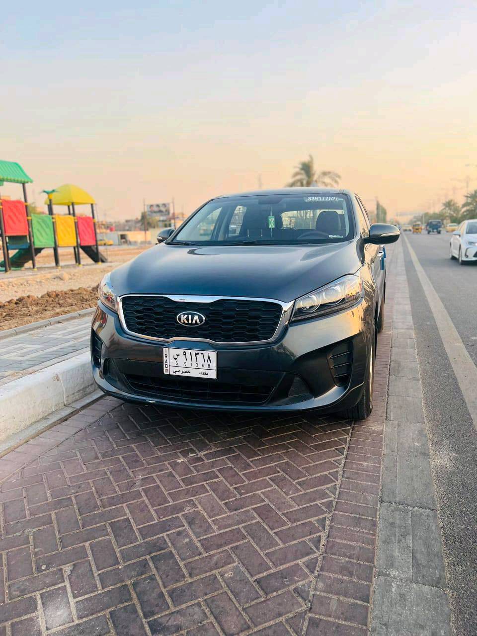 سياره سورينتو موديل ٢٠ تأيرات اهم  جديد حداديه جديده السياره ما بيها بس ملاحاضات بسيطه السياره وارد امريكي حادثها جاملغ اليمين  بس الالمحرك سليم ما بي اي ضرر سياره ماشيه ٤٩ الف ميل تبريدها يخبل لسياره ٤ سلندر السياره بيد موضفه يعني ما متعوبه علكد روحها لدوام. و رجعتها و السياره بأمريكا ماشيه ٣٦ الف ميل و حاليا ٤٩ الف ميل  لسياره عميه وليس فول ما بيها مواصفات ٧ راكب اقتصدايه السياره كامله من كلشي محتاجه بس سائق رقمها بغداد  باسمي ثاني يوم احوالك و عنوانها بغداد   السياره رايدها ب٢٠٥ وبيها مجال لعيونكم للاستفسار ***********