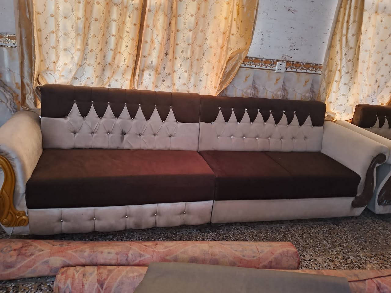 للبيع طقم قنفات مرتب ونظيف 🛋️✨
مناسب للبيت، وحالته واضحة بالصور.
للاستفسار والسعر راسلني خاص 📩
بيع وشراء – السعر قابل للتفاوض,,*********** مكانه طاهريه
