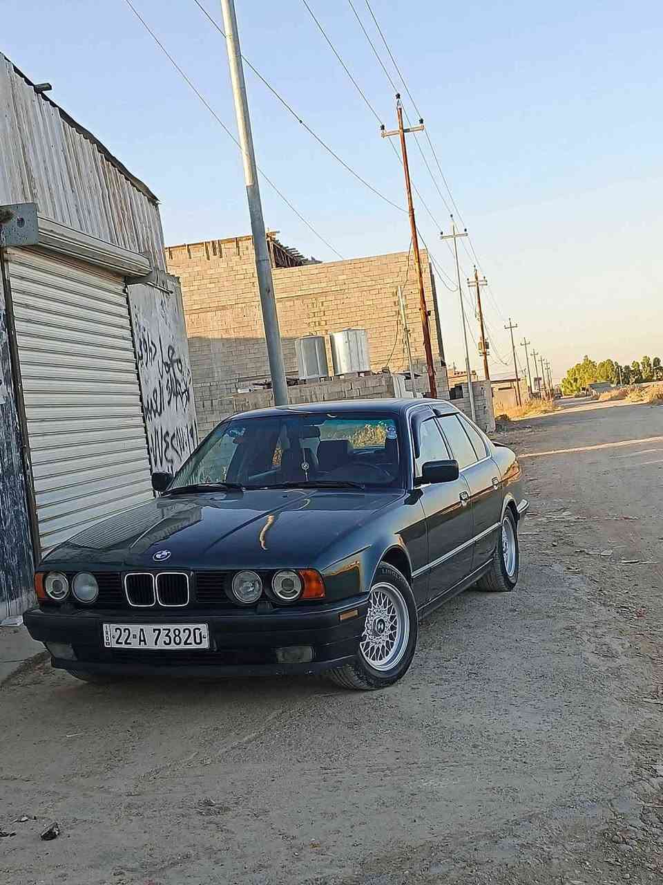 السلام وعليكم السياره عله وضع الشركه 525كلها بلادي قطره خياس ما بيه دوسات بلادية تبريده ثلاج اولا صبغ اله اني صبغته سياره مفوله *********** Singapore
