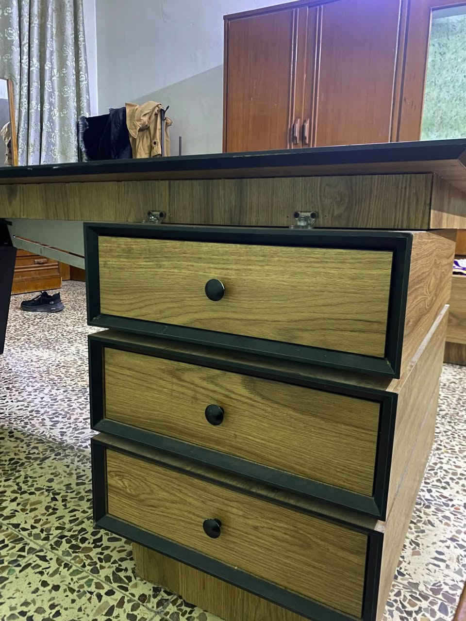 السلام عليكم
ميز للبيع 

طول 200cm

عرض 70cm

يحتاجله ترتيب فيه بعض الملاحضات 

السعر 230 الف 

***********

متواجد واتساب

