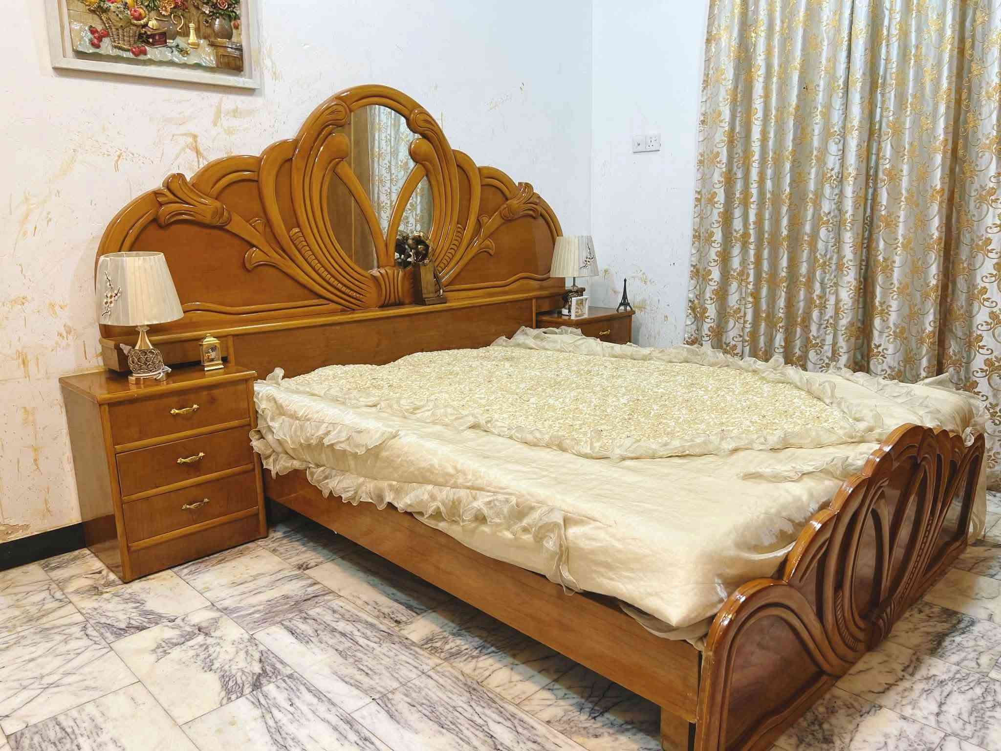 غرفة نوم تسكام صاج داخل وخارج شغل ضهر جرجوبه خمسه ملم استعمال قليل مابيها اي ضرر مكاني حلة حي الجزائر ***********. ***********
