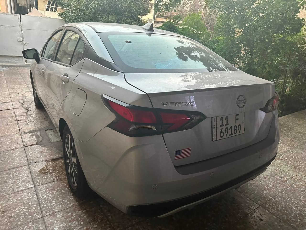 نيسان فيرسا 2025 اعلى فئه ماشيه 8 الف
السيارة جاهزة بالكامل وما بيها أي نقص ولا كلوب بلدشبول ،
مرقم بغداد بأسمي قبل يومين رقمتهه ماشيه 8 الف فقط
محرك 1600 دبل نوزل 

المواصفات:

* تشغيل عن بُعد
* شاشة تدعم Apple CarPlay
* شاحن موبايل لاسلكي
* ويل كب + قراءة ضغط/مستوى الإطارات
* توقف ذاتي أمامي + خلفي
* مثبت سرعة + مانع منحدرات
* بصمة تشغيل + بصمة أبواب + فتح الصندوق
* رادارات واشاير بلمري
* نظام ترحيب عند الدخول
* نظام تنبيه وارتجاج المقود عند الخروج من المسار
*( الضرر بنيد مصبوغ وبارد بلجاملغ سايق) بيهه سونار جديد
 السعر  123$ وبي مجال بسيط
- مكاني بغداد الدوره شارع ابو طياره
الشراي يتصل ***********
