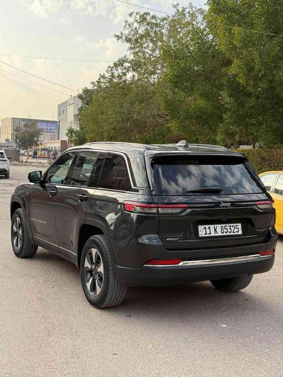 جيب هايبرد 2024 4xe
جيب كراند شيروكي ( 4xe هايبرد )

Jeep Grand cherokee 4xe 2024 

محرك : 2000 تيربو + هايبرد + كهرباء 
ماشية : 30 الف ، بدون ايرباك 

مكينة وكير وبطاريات مكفولات 

حادثه بنيد وجاملغ ، بيها ٤ مكانات صبغ وقطعتين اصليات لون

المواصفات :
 
لمتدد 

١- بانوراما 

٢- بصمة تشغيل وابواب وتشغيل عن بعد

٣- صندوق كهرباء 

٤- مقاعد جلد + كهرباء + خزن ميموري

٥- تدفئة سترين + مقاعد

٦- خمسة راكب 

٧- رادار 360 درجة 

٨- تحديد مسار 

٩- حساسات خلفية 

١٠- تبريد قطعتين 

١١- خمس انضمة قيادة 

١٢- دفع رباعي. 

١٣- كير موس 

١٤- هاند بريك بصمه 

١٥- شفتات ستيرن 

١٦- لايتات لد 

١٧- هيترات في الكشن 

١٨- كيبل شحن اصلي مع السيارة 

١٩- ستيرن كهرباء +فول تحكمات 

٢٠- سستم صوت و دمام خلفي 

السعر 23,500$ وبيها مجال 🔥 

بيع او مراوس حسب القناعه

مكان السيارة بغداد البنوك / ***********
