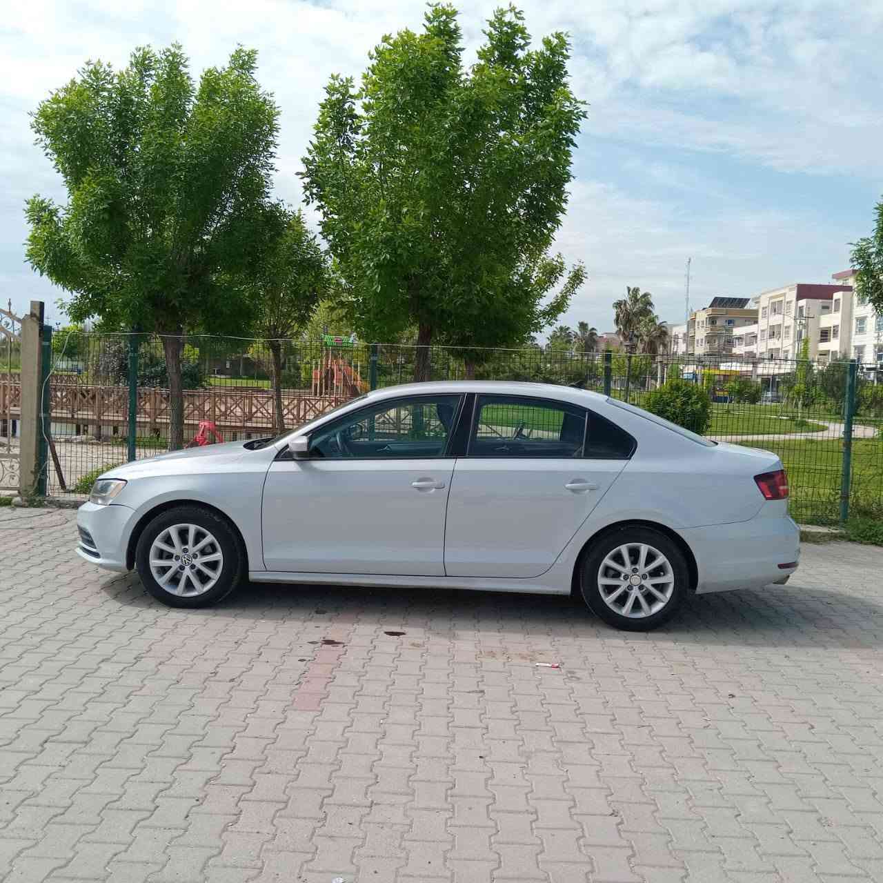 سيارة فوكس واكن جيتا للبيع موديل ٢٠١٧ نظيفة جدا و سنوية حتى ٢٠٢٩، هزة ١٠٠ ب ١٠٠ قبل شهر، طخم تايرات وباتري جديد .  السعر من خلال الاتصال على الرقم *********** واتس اب
