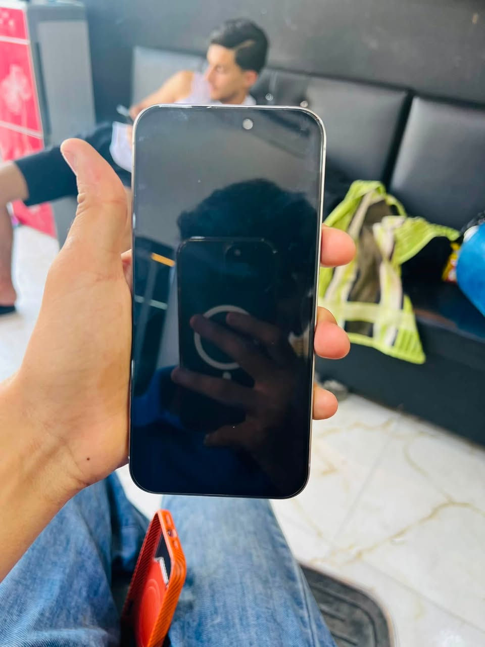 ايفون 15 برو ماكس للبيع 750 وبي مجال حك الجيه بطاريه ٨٠ شاشه مبدله كلش زينه تروح تفحص وين مايعجبك شرط العنوان كركوك دوميز الاتصال او واتساب ***********
