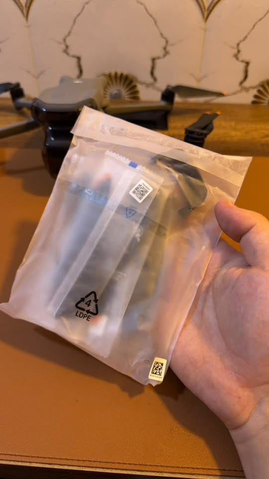 Dji. Air 3 s
للبيع بحاله جدا ممتازه مشحونه 6 مرات فقط زلغ ما مزلوغه بعده بريحه الشركه  هيه ورام هديه وياه نوعيه ممتازه 128 كيكا

***********
