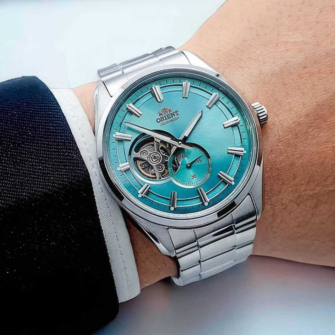 ORIENT MEN'S CONTEMPORARY AUTOMATIC SEMI-SKELETON
#اورينت ياباني آصلي جديد غير مستخدم كامل المرفقات 
متوفر بجميع الألوان 🔻
موديل OW-RA-AR0009L00C
قطر 40.8
مقاومة الماء 5 ATM
ستيل بالكامل 
زجاج سوبر كرستال (زفير)
العنوان ناحية المصطفى قرب جامع النور 
يوجد توصيل 🚚 
للحجز والاستفسار 
واتساب ***********

