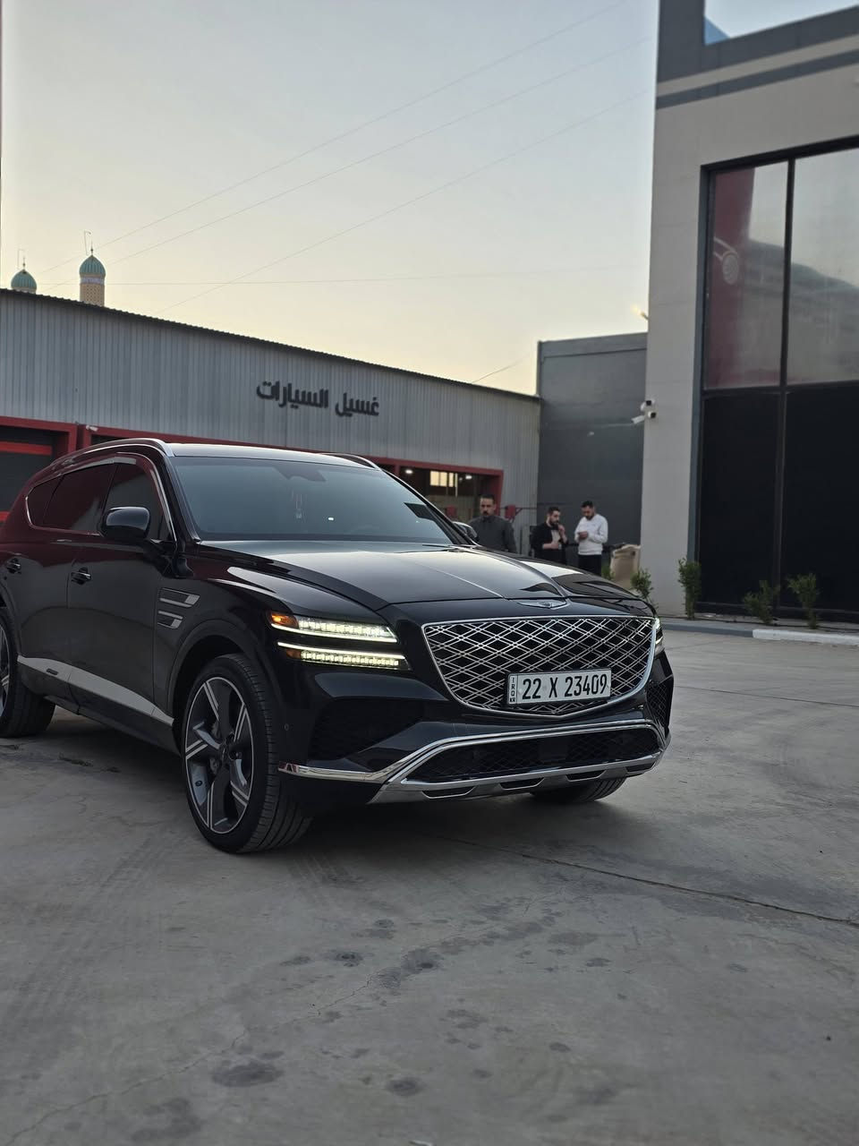للبيع | Genesis GV80 2025 | 3.5T V6 | Full Option | قمة الفخامة والأدا
الحادث جاملغ الايسر مع شبر البنيد 
ماشيه حاليا 13 الف كيلو متر.  ليس ميل
إذا تبحث عن سيارة SUV فاخرة تجمع بين القوة، التكنولوجيا، والراحة… فهاي هي الخيار المثالي.
السياره عليها تغليف PPF ضمان 10 سنوات 
و السياره مضلل بيها كتاب من المرور بالسنويه 
و السياره بيها سقف روز رايز شغل درجى اولى 
السياره عليها تعريب الشرق الاوسط كل الاوبشنات شغاله السياره  ما ناقصها اي شي فول من كلشي 

✅ موديل: 2025
✅ محرك: 3.5 لتر V6 توين تيربو
✅ ناقل حركة أوتوماتيك 8 سرعات
✅ نظام دفع رباعي AWD
✅ فل أوبشن (أعلى فئة)

🔹 أهم المواصفات:
• شاشة بانورامية كبيرة للنظام الترفيهي
• عدادات رقمية كاملة
• شاشة عرض على الزجاج الأمامي (Head-Up Display)
• كاميرات 360° عالية الدقة 
ناضور ليلي نهاري
• حساسات أمامية وخلفية
• رادار أمامي مع مثبت سرعة ذكي
• نظام المحافظة على المسار والتنبيه عند الخروج عنه
• مراقبة النقطة العمياء مع عرضها على شاشة العدادات
• فرملة طوارئ أوتوماتيكية
• مساعد القيادة على الطرق السريعة
• نظام الاصطفاف الذكي (Smart Parking Assist)
• بصمتين وبصمة تشغيل وبصمة للأبواب
• تشغيل عن بُعد
• فتحة سقف بانورامية
• مقاعد جلد فاخر كهربائية مع الذاكرة
• تبريد وتدفئة للمقاعد الأمامية، وتدفئة للمقاعد الخلفية
• تدليك مساج  للمقاعد الأمامية (حسب التجهيز)
• تكييف أوتوماتيك ثلاثي المناطق
• شحن لاسلكي للهاتف
• نظام صوت فاخر
• Apple CarPlay وAndroid Auto
• إضاءة داخلية محيطية متعددة الألوان
• إضاءة LED أمامية وخلفية
• باب خلفي كهربائي مع فتح ذكي
• جنوط ألمنيوم رياضية قياس كبير 22 
• زجاج عازل للحرارة والضوضاء

💎 سيارة فخمة بكل معنى الكلمة، تجمع بين التصميم الراقي، الأداء الرياضي، وأحدث تقنيات السلامة والراحة.

 للاستفسار  يرجى التواصل على الرقم
 ***********
