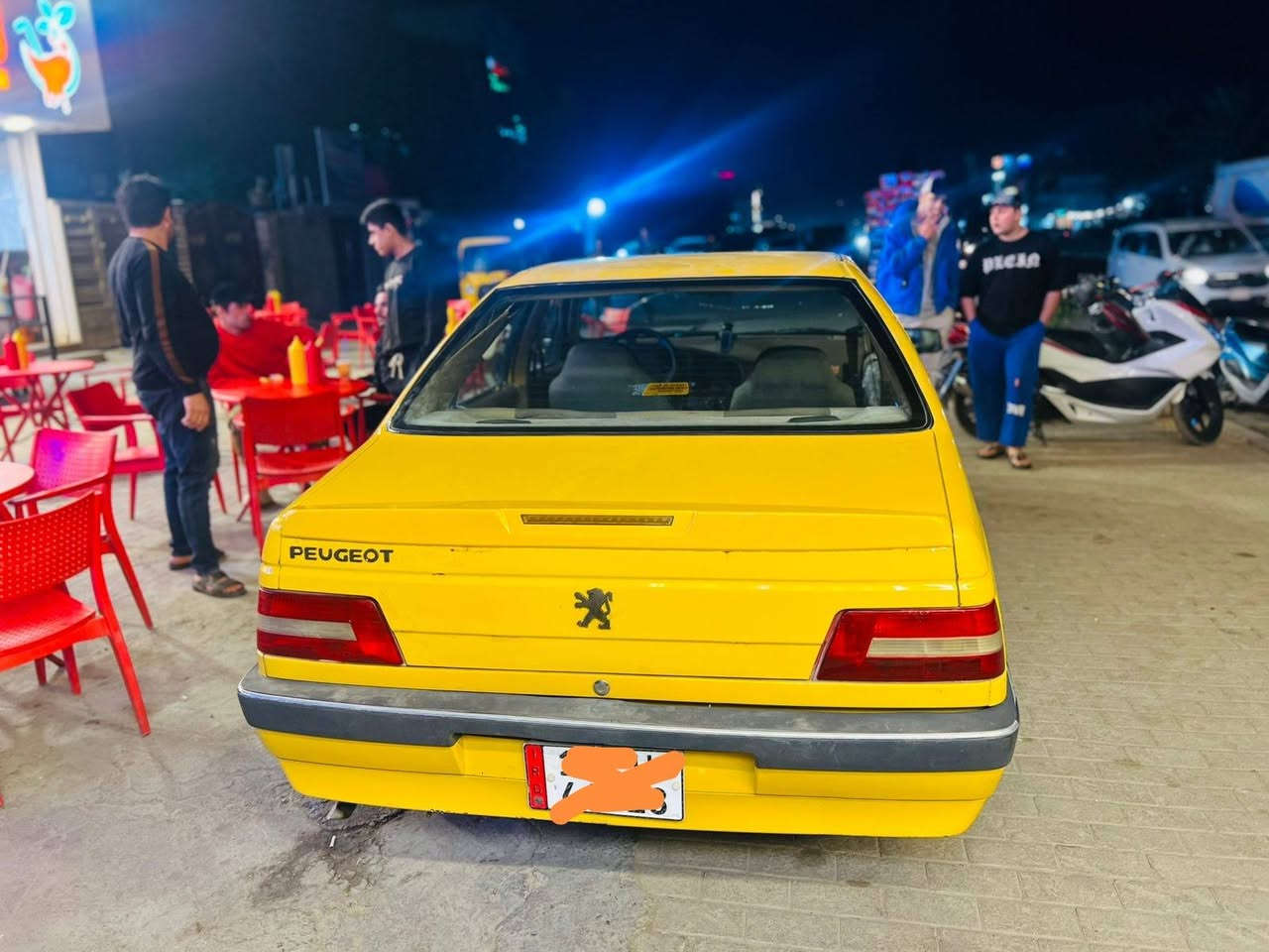 سيارة بيجو لميس ٢٠١٦ نضيفة جدآ كيرمحرك تبريد ثلج حتى الكشر مكفول كفاله عامه بس الهلال بي طخه زغيرة رقم بغداد تحويل ثاني   للتفاصيل اكثر الاتصال ع الرقم  *********** مكاني بالامين غير متواجد على الفيس
