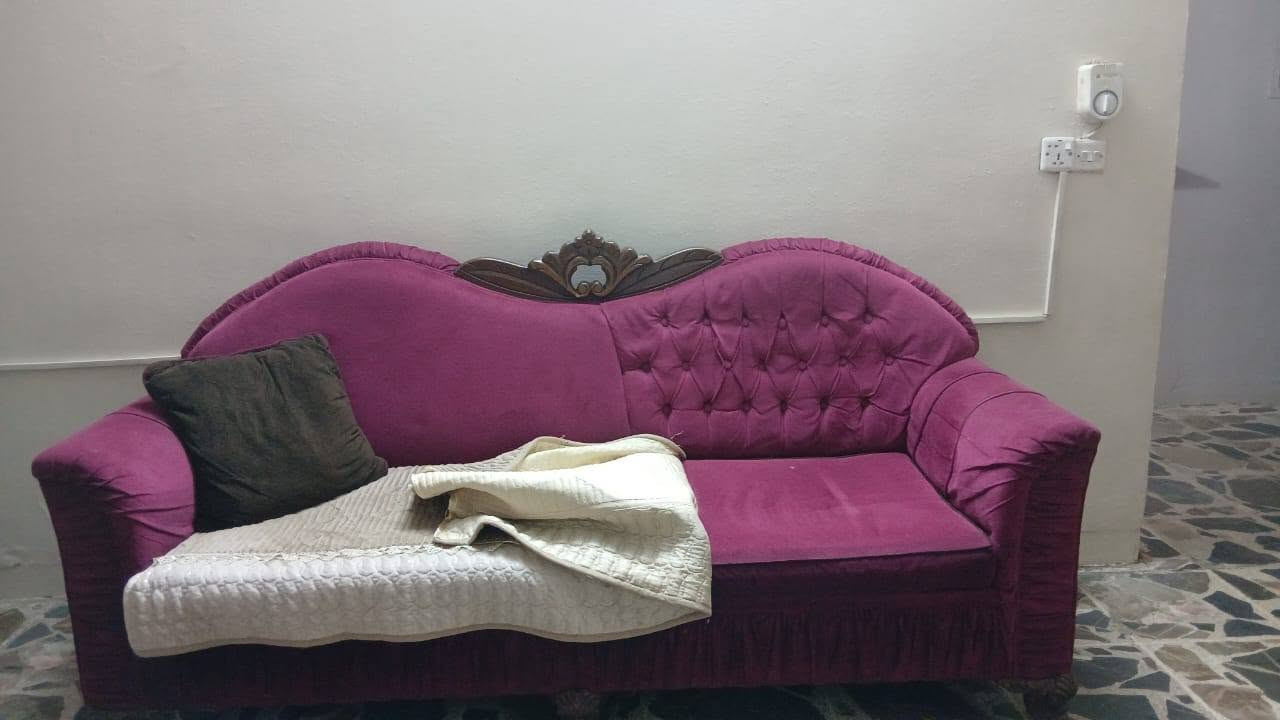 السلام عليكم عارض تخم للبيع لون أحمر أي 
استفسار على هاذا الرقم ***********
(شباب مكلف بل نشر ) لحد يدخل خاص
