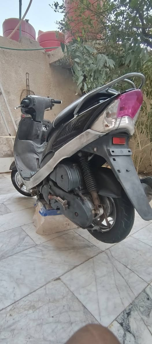سلام عليكم دراجه ماكس للبيع درااجه نضيفه شوفت عينك الدراجه بس كفرات تجاريه الدرجه
بوشه ٤٩بلاديه الدرجه بس ولفات ابدل المكينه خرسه ماينسمع صوته شلعه معدل فولل مكاني بصره جزيره رقم *********** سعر خاص او شنو عندك مراوس  اراوس حسب القناعه
