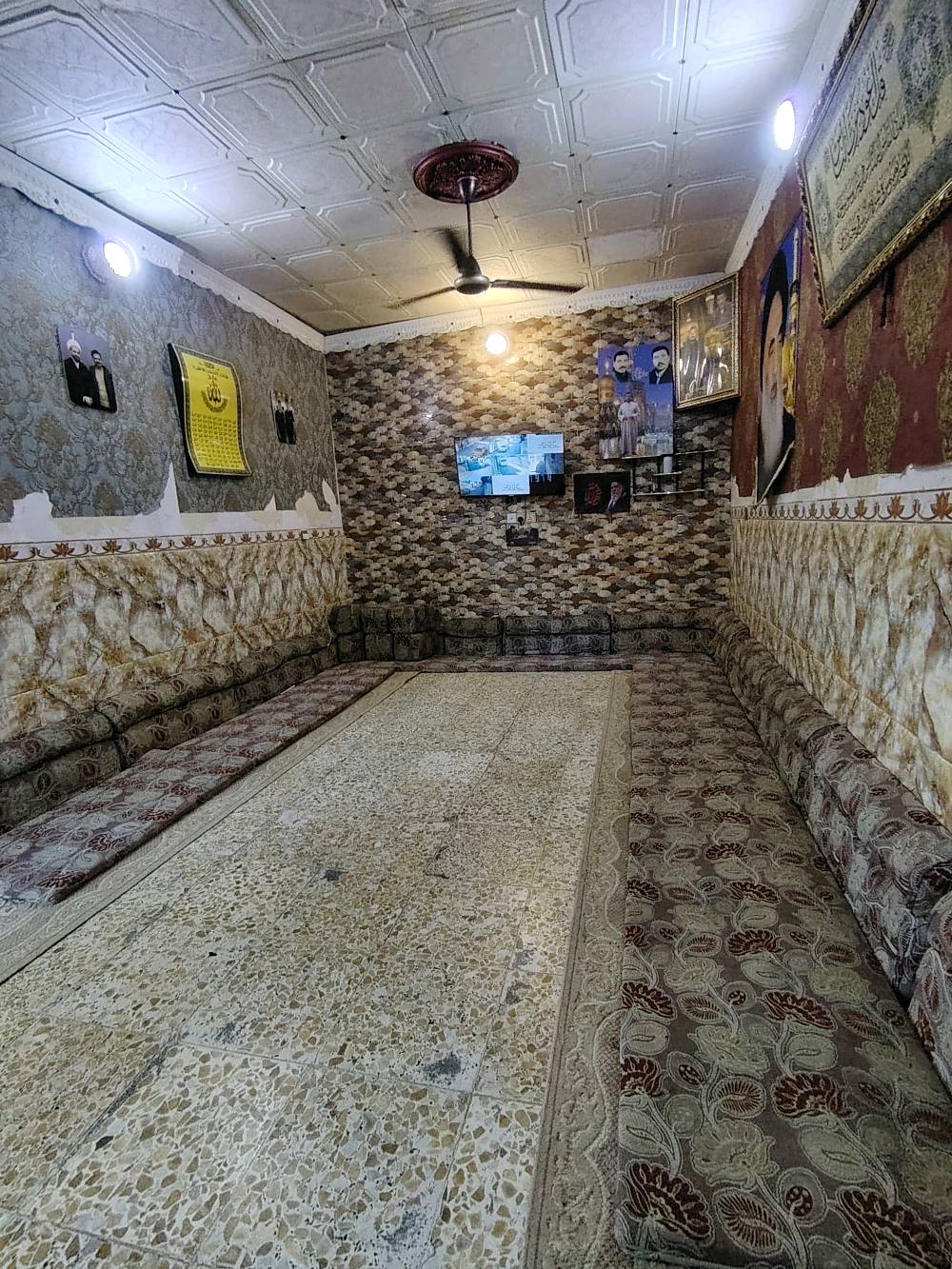 السلام عليكم بيت للبيع في منطقة المعامل بستان سامي قرب حسينيه زينب الكبرى يتكون من استقبال 2 غرف وصالة ومطبخ وصحيات يتوفر خطين مي وخطين كهرباء مع السحب منظومة كامرات مراقبه + بلازمة مساحة البيت 170 متر بيت ركن البيت كامل
للتواصل ع رقم ***********
*********** متوازي ع بيع والشراي أهلا وسهلا
السلام عليكم بيت للبيع في منطقة المعامل بستان سامي قرب حسينيه زينب الكبرى يتكون من استقبال 2 غرف وصالة ومطبخ وصحيات يتوفر خطين مي وخطين كهرباء مع السحب منظومة كامرات مراقبه + بلازمة مساحة البيت 170 متر بيت ركن البيت كامل
