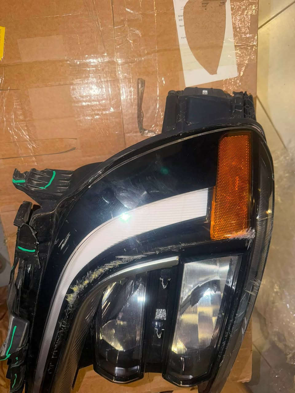 السلام عليكم ورحمة الله
لايت فورد اكسبديشن 25 الشكل الجديد 

جهة اليمين 

كامل مع العقل والمحوله والتريشه

***********

***********
