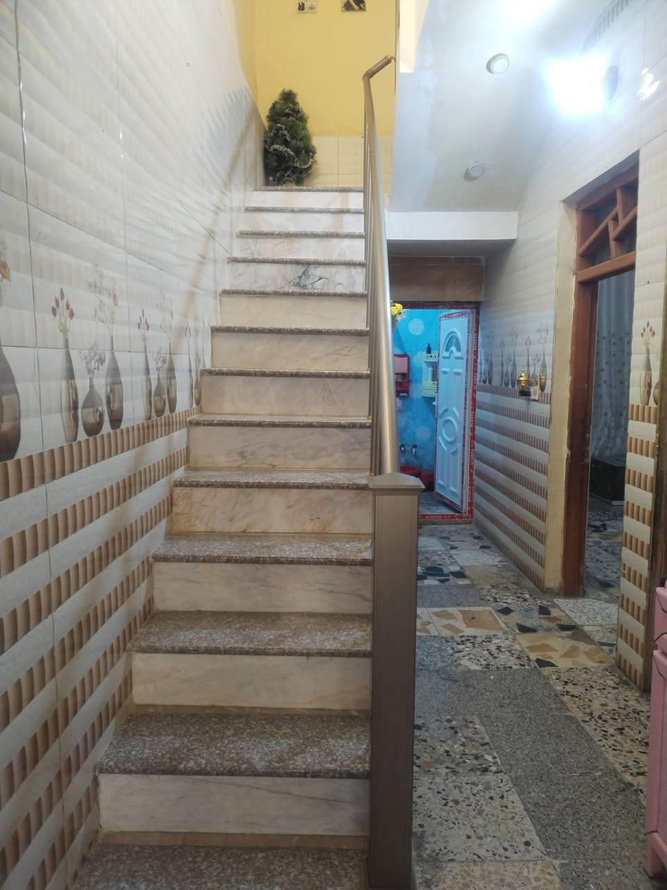 حي الرئاسة • ٩٠م • طابقين