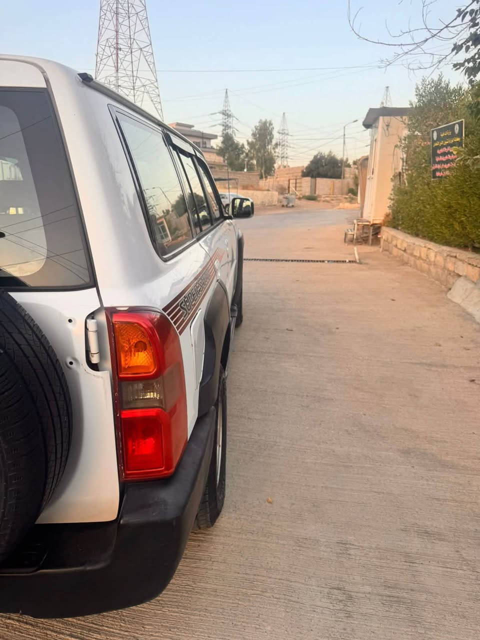 سلام عليكم ورحمة وبركاتة…
نيسان بترول سوبر سفاري موديل 2008 حجم مكينه 4800بيلادي كير اوتوماتيك تخم تاير جديد بدون ضربه باب سايق وسكن بخ بدون صبغ بدون دواخل سياره مكفوله تعمير عام بدون نقص كهربائيات شغاله محرك اكسل بشرط سعر شده (100)ومجال قليل مكان كركوك  (***********)
