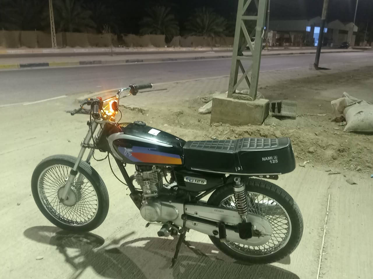 سلام عليكم دراجه للبيع تايكر
موديل ٢٢ لمحرك ول شاصي ٢٣ كلك كلك

دراجه حلوه مال جني هل كدامك شرط حله من صوره

محركه خير من الله شرط كلاجاته جديده بيه شلعه وسرعه ومعدل سعره ٣٥٠ وبيه مجال قليل

*********** خاص مفتوح رجائن لمو شراي لا يعاملني
