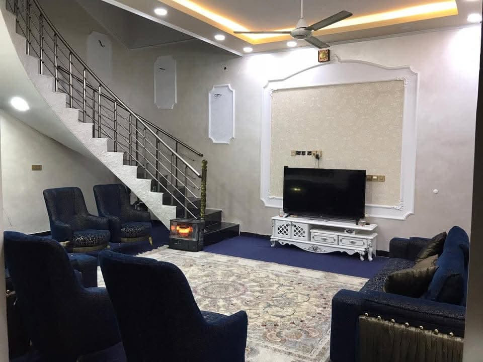 🏡 بيت للبيع – حي النقيب

📍 الموقع: شارع النهر – فرع الزهور
📐 المساحة: 150 متر
🏠 البناء: طابقين

🔹 الطابق الأول:
• غرفة نوم
• صالة
• استقبال
• صحيات
• مطبخ حار وبارد
• حديقة

🔹 الطابق الثاني:
• 3 غرف نوم
• صالة صغيرة

💰 السعر: 525 مليون
🔸 مع المجال

📞 للاستفسار والتواصل:
حسين الحفار
📱 ***********
