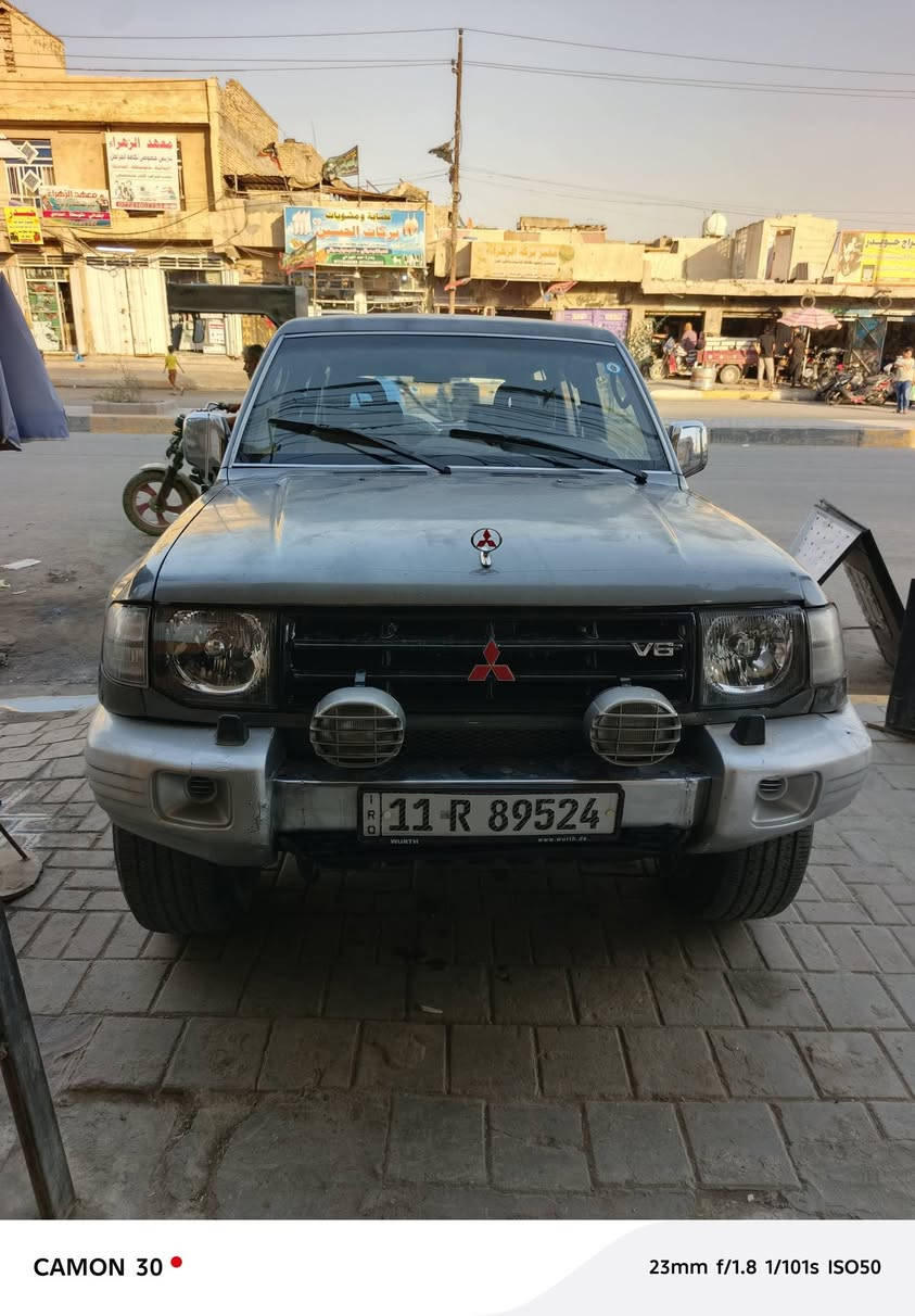 سلام عليكم باجيرو للبيع موديل ٩٩ محرك بلادي سته بانزين سيارة بلاديه صبغ مكانات بصيطه اثر جراد تبريد شغال كهربائيات كلهة شغالة كل نقص مابيها صدر جديد تخم تاير نضيف دوشمه بلاديه مالتهة شركة سعر ٦٥ وبيهة مجال عنوان بغداد مدينة الصدر رقم ***********
