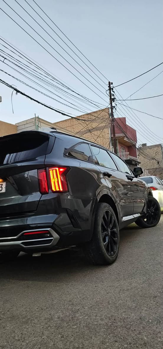 السلام عليكم 
كيا سورنتو وارد امريكي بيه طخه خفيفه بالجاملغ الأمامي وراجع علئ البارد وبدون قطرة صبغ 
والباقي كفاله عامه علئ وضع الشركه وين ميعجبك افحص
موديل 2023
مواصفات SX   معروفه فول مواصفات بانروما
 مكينه 2.5 تيربو   كير ٨ سرعات دبل كلج طيران
داخل جلد أبيض ملكي 
قياده ذاتيه 
تحديد مسار 
رادار امامي 
حساس جانبي
اشاره بالمرايا
مرئات جانبيه شفط
اوتو بارك 
اوتو ستوب 
تشغيل عن بعد 
ترحيب عند الاقتراب 
خمس انظمه قياده
كشنات أماميه كهرباء  
شاشه عداد دجتل 
كامره خلفيه
٧ راكب سياحي VIB
صندوك كهرباء 
بصمتين تشغيل 
وبعد بيه هواي مواصفات
ملاحظه السياره ماشيه 29 الف  أخت الزيرو
سياره جديده رقم كربلاء بأسمي تحويل ثاني يوم ومكاني كربلاء  *********** الشراي يتصل موجود واتساب
السعر 230
(بدون مراوس)
