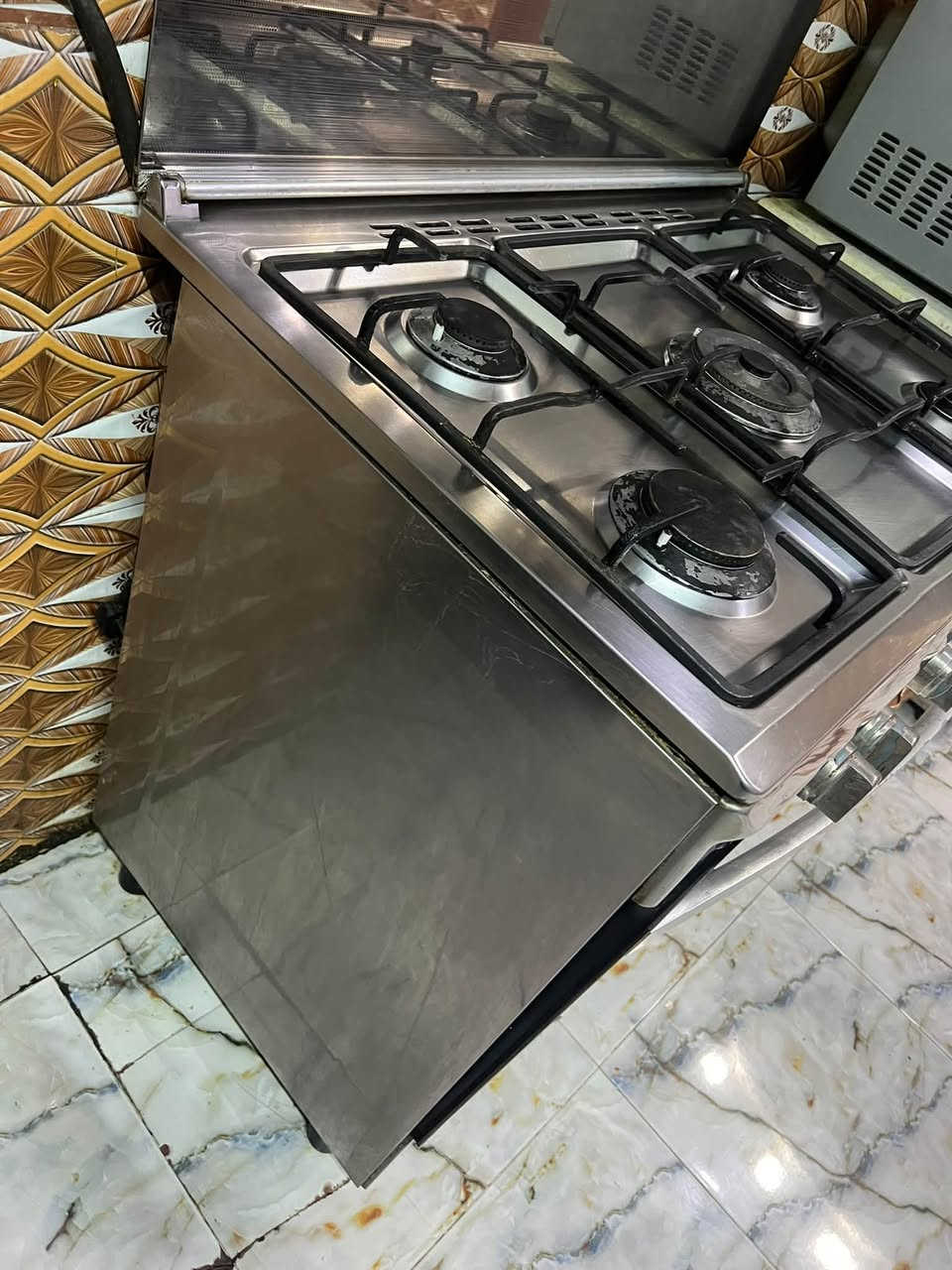 طباخ نضيفة كلش شرط الشغل كلشي شغال بيها ع الفحص مكاني بصرة معقل ***********
