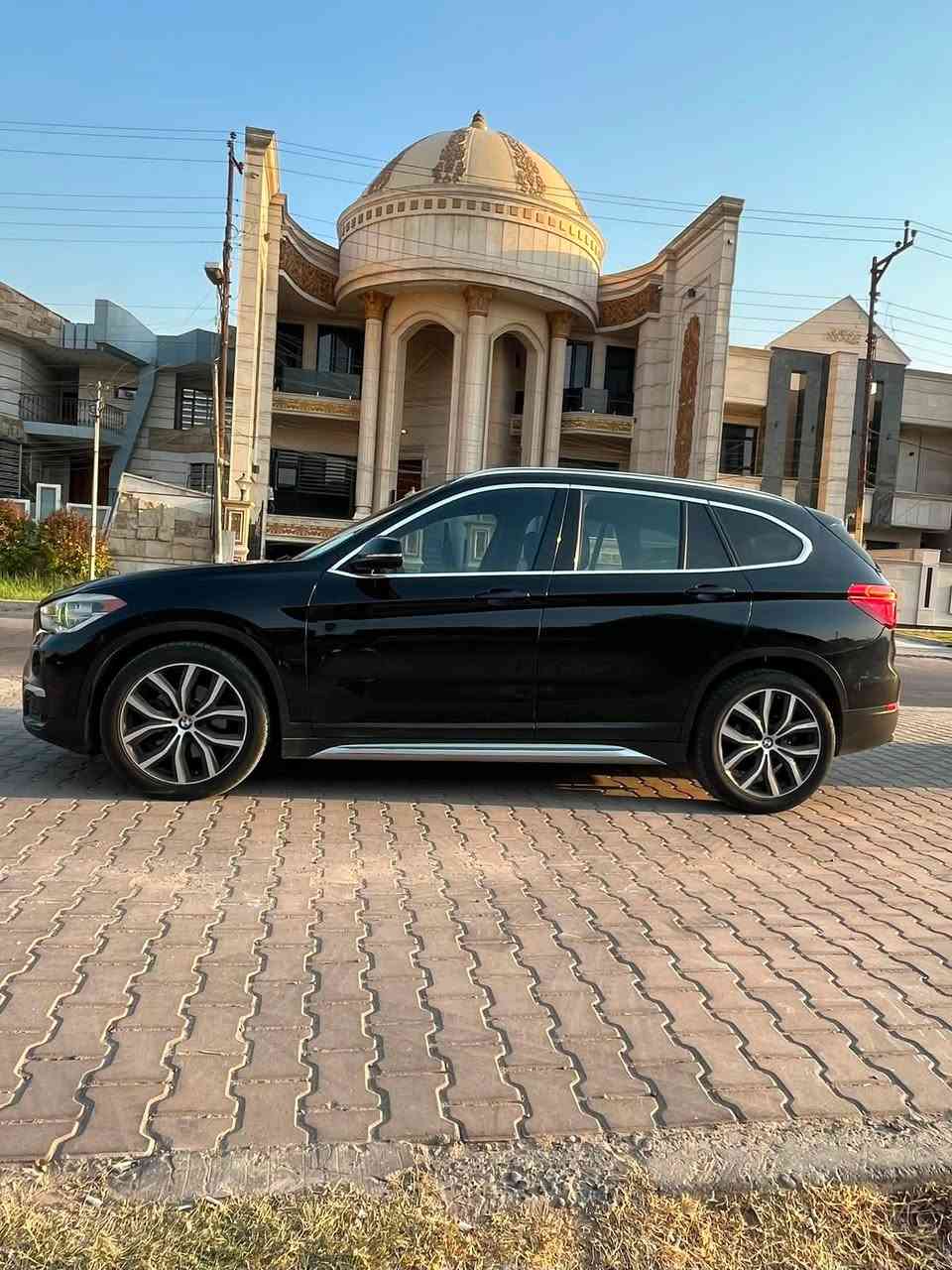 BMW X1 للبيع موديل 2017
ماشية ١٠٠ الف 
رقم بغداد بااسمي مواصفاتها معروفة بصمة فتحة بنوراما طكتين محرك 2000 كشنات جلد 
السيارة وارد امريكي حادثها جاملغ خلفي صفحة اليمنة وبيها بارد بالباب  
مكان السيارة بغداد 
السعر 140 وقابل للتفاوض انطيني سعرك عجبني ابيعلك
***********
