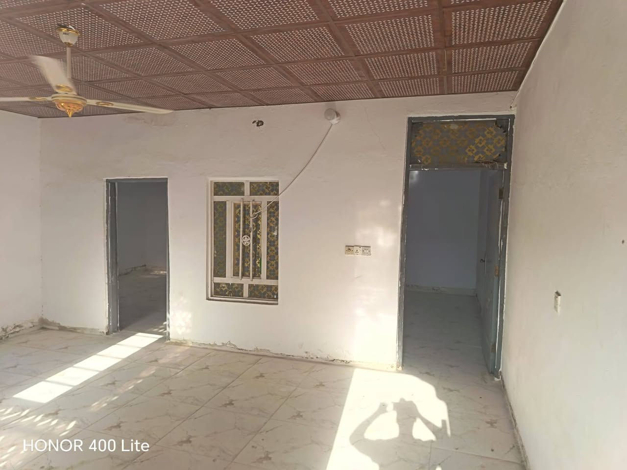 سلام عليكم بيت ١٢٠ متر مربع يتكون البيت من غرفتين وصاله ومطبخ وحمام داخل البيت وخارجي 
المكان البراكية شارع المطار القديم خلف أسواق الأمير
السعر 18 وبي مجال بسيط 
للاستفسار ***********
