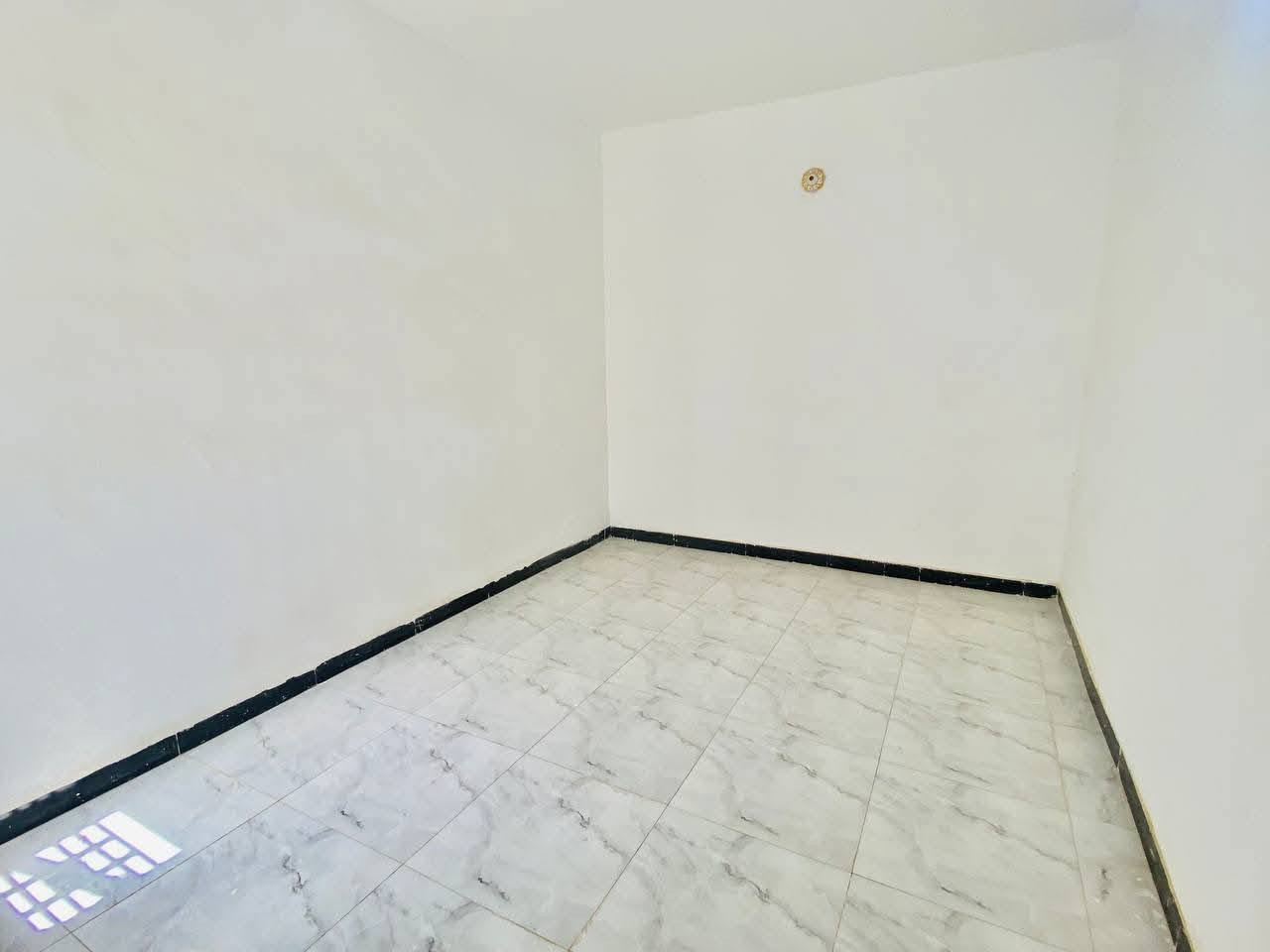 دار ١٤٠ م للبيع شارع علكم ثاني دار عن شارع علكم
غرفتين وصاله ومطبخ واستقبال مع حمامات
بناء طابوق سقف صب اساس صب
السعر ٤٦ وبيه مجال للشراي للتواصل *********** مكتب الساقي للعقار الكائن بشارع المطار القديم قرب مدارس القصواء الاهليه
