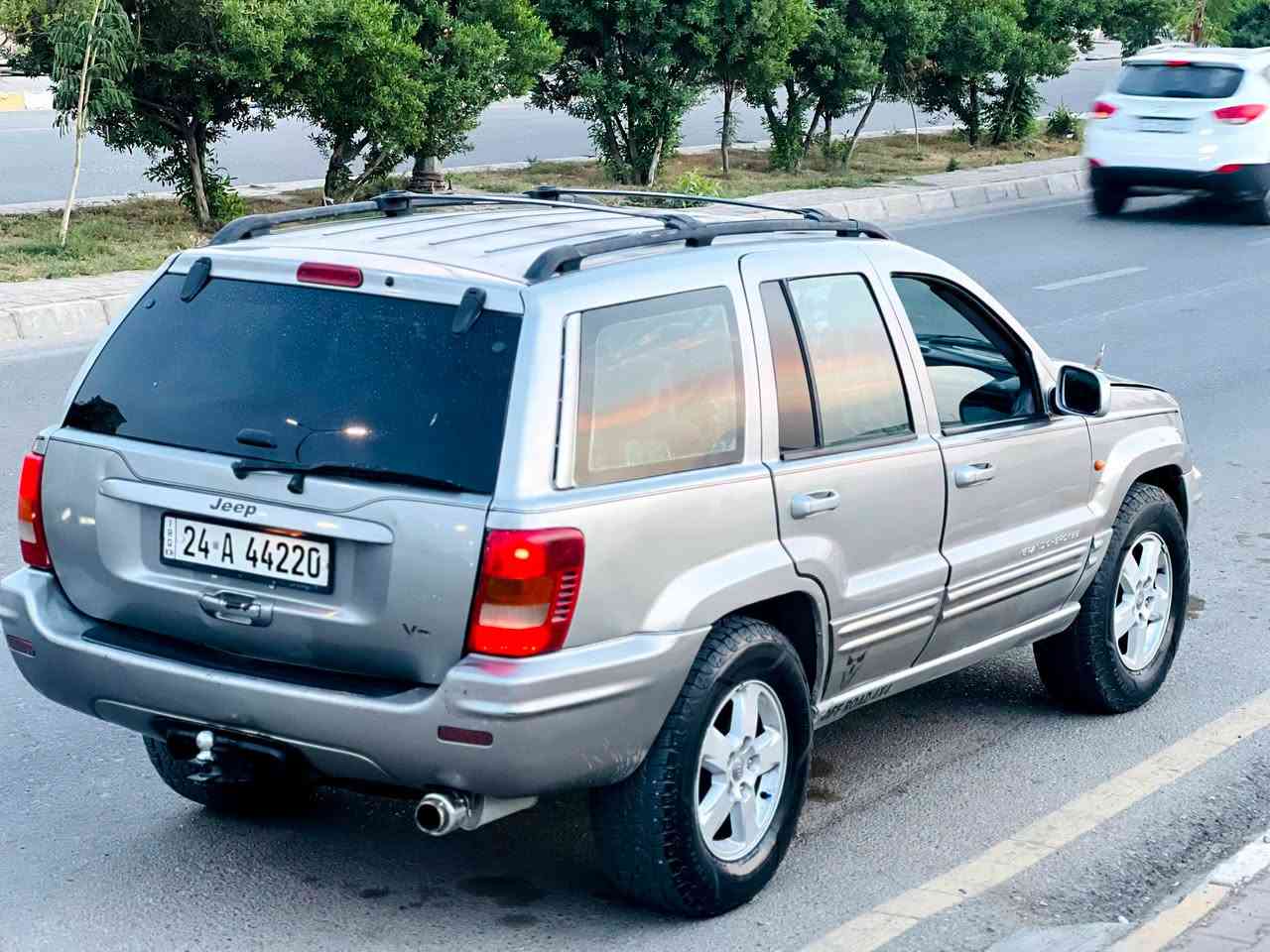 جيب ٢٠٠٠ • مكينة V8 • تاير جبلي