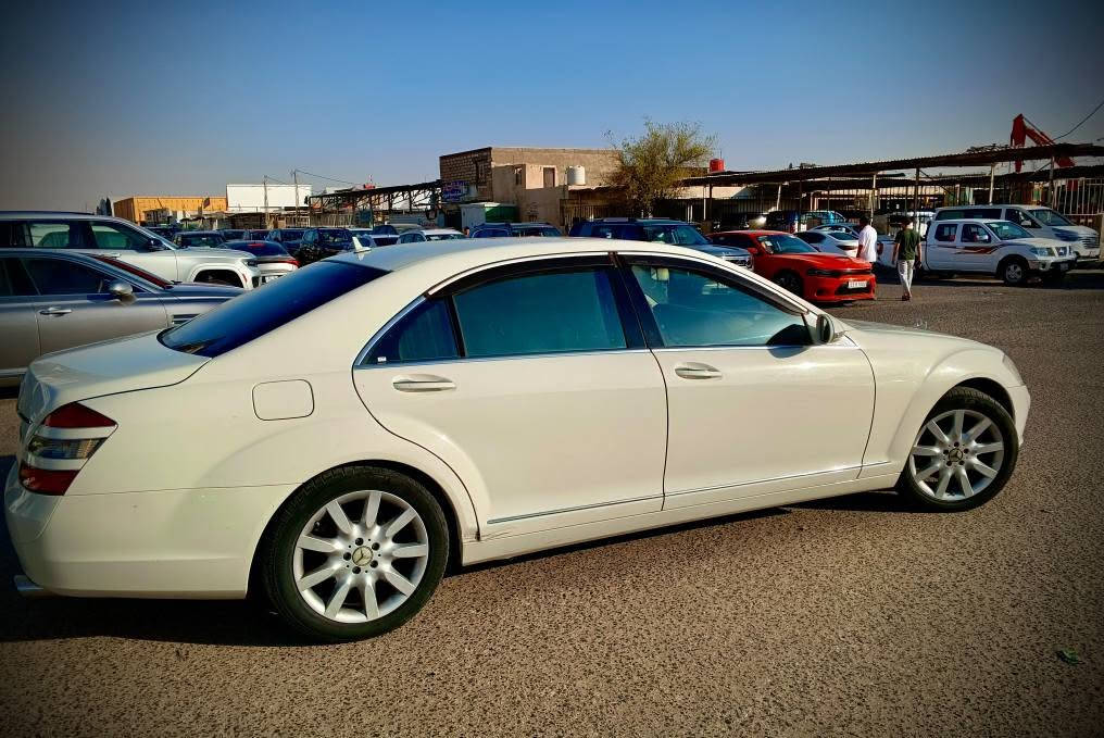 اللهم صل على محمد وال محمد الفخامه الالمانية مارسيدس 2007 S550 السيارة 8 سلندر باب طويل وراد يابان كفاله عامه السيارة بيها كلير قليل جدا بالباب الخلفي السيارة كفاله حته من الشخط مكينه كير حداده كفاله ترايها شرط زيرو السيارة بلاديه ماشيه 147 الف كيلو حقيقي بعدها بريحه الشركه جوبلسات كفاله تبريد ثلج ثلاث قطع السيارة فول مواصفات واحد ع واحد وجاهزه للاخير كلش تبريد كشنات تدفئه ماوس تحكم بردات كامرة حساسات اماميه خلفيه بعد ثلاجه اماميه وخلفيه السعر 205 بيها مجال قليل جدا حق الجيه للعلم السيارة باسمي تحويل ثاني يوم رقمي للشراي *********** البصرة, العراق

