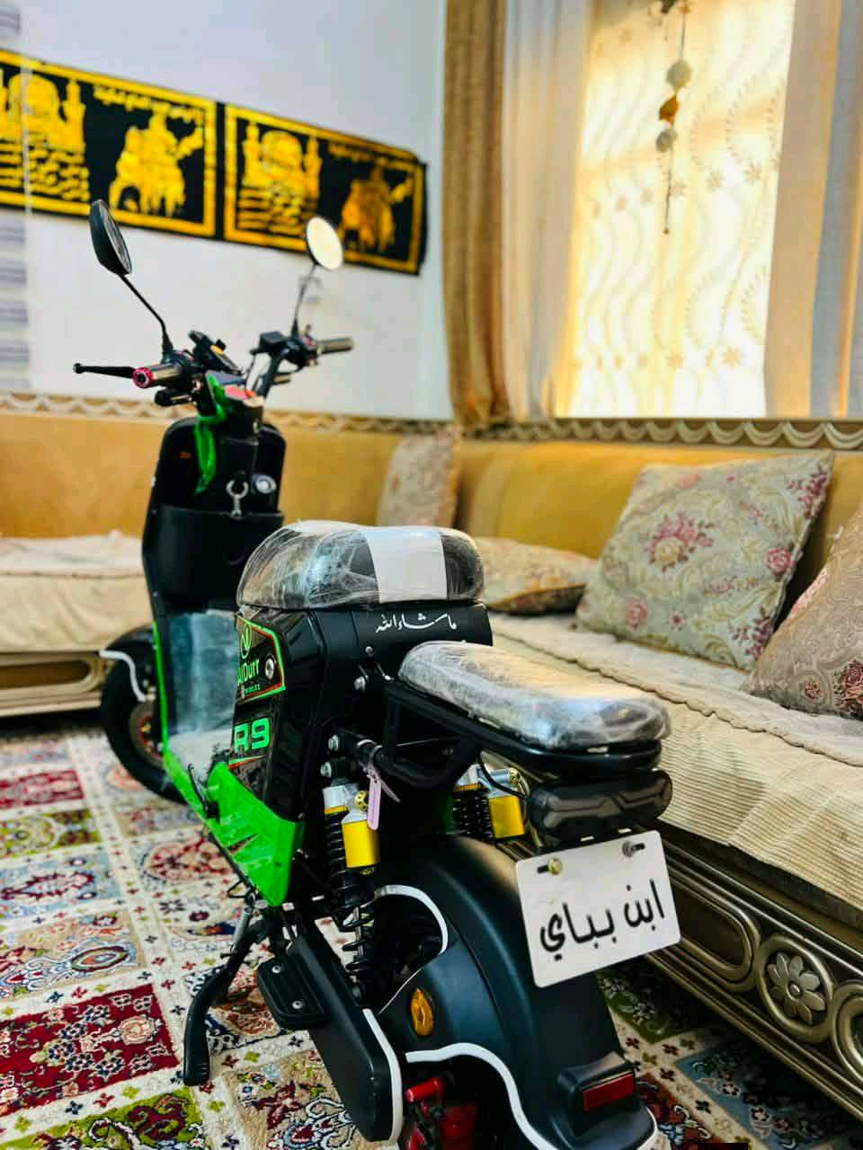 ---
*🔋 للبيع دراجة R9 موديل 2026 🔋* فول ومكفول 

*المواصفات:*
- بطارية 32 أمبير الأصلية
- ونلي أصلي موديل 2026
- الكهربائيات كلها شغالة 100%
- الحالة: ممتازة
-لايت عالي ناصي ثلجي
-اشاير يمنيه يسره للكزز
-دبل اشاره
-MB3بلاتوث مضخم

*📍 المكان:* الناصرية -
*💰 السعر:* 450بيه مجال
*📞 للاستفسار:* 
‏‪‏‪***********‬‏يوجد واستاب