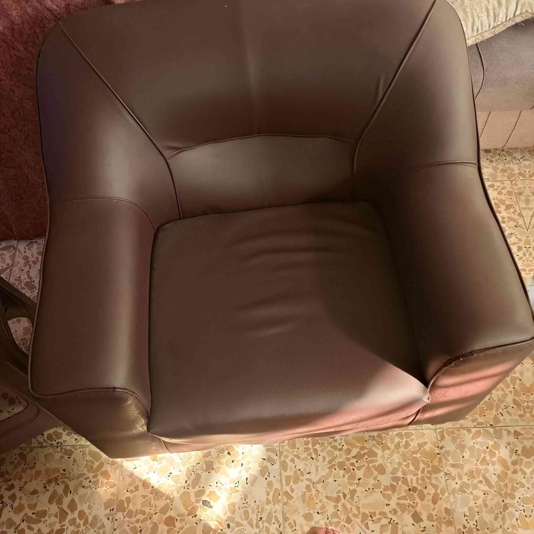 سلام عليكم. ميز مكاتب ابو النشره + تخم مكتبي 7 كراسي 
رقمي ***********
