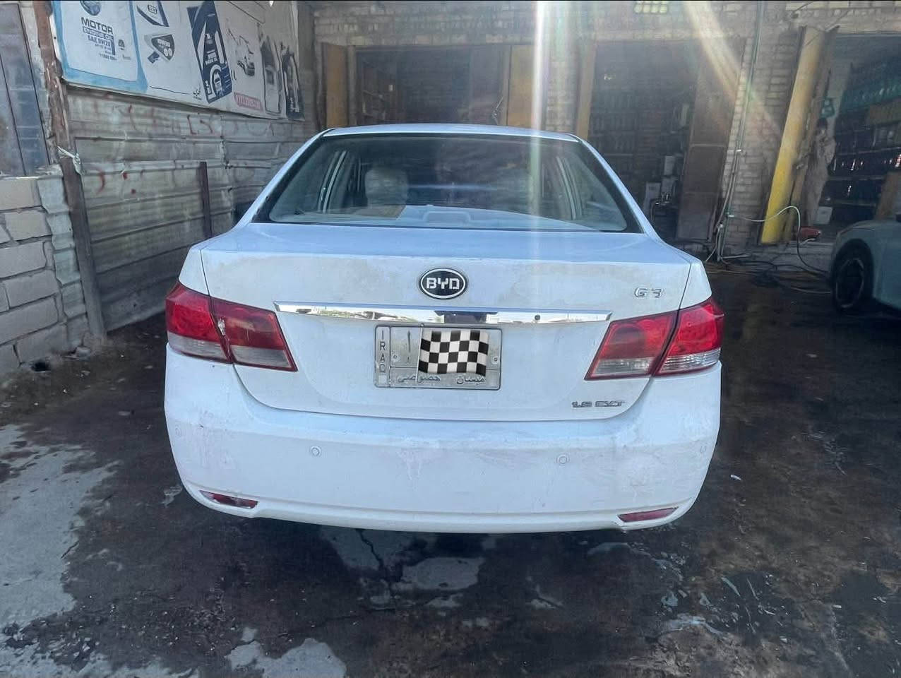 سلام عليكم اعادة النشر  BYD 2013 G3  رقم ميسان راعيهه موجود يمي عنواني ميسان العمارة   سنويه 2027   فتحه  سقف شغاله السيارة تشغيل بصمه ابواب بصمه حساسات شغاله  محرك جيد كير  مرات يبوش +وين ما تريد اطلع بيهه تبريد من اشتريتهه عاطل   عليهه غرامات 500الف ينزلن من سعرهه 32 وبيهه مجال والشراي بي خير ويدلل  رقمي ***********
