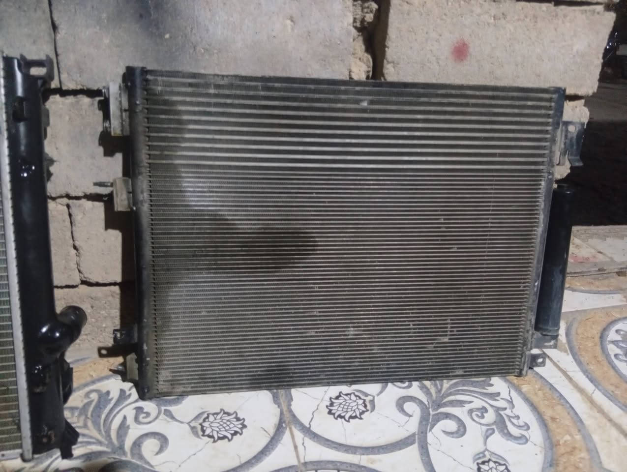راديتر هيمي 3 سروات شديتها شهر ع 3600 ونزعتها
وراديتر غاز مابيها شي 
وعندي زوج دبلات خلفي 3600 مستعمل شغال
ودبات ماي مال راديتر وثانيه مال زراكيات بيهم فطر صغير
كلهم ب100 الف
عنواني البصرة القرنة
***********
