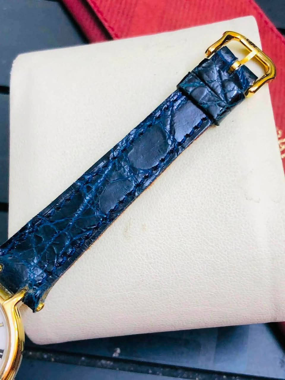سيت ساعات  رايموندويل جنيف  
‏( RAYMOND WEIL)
رجالي - نسائي - انتاج الثمانيات 
سويسري اصلي- كواتز 
تغليف ذهب عيار 18 - 10 مايكرو 
الجلد مصنوع من جلد التمساح الطبيعي         
لوك غير مستعملة - مخزن 
مع المحفظه الأصلية والكرنتي 
للاتصال ***********
