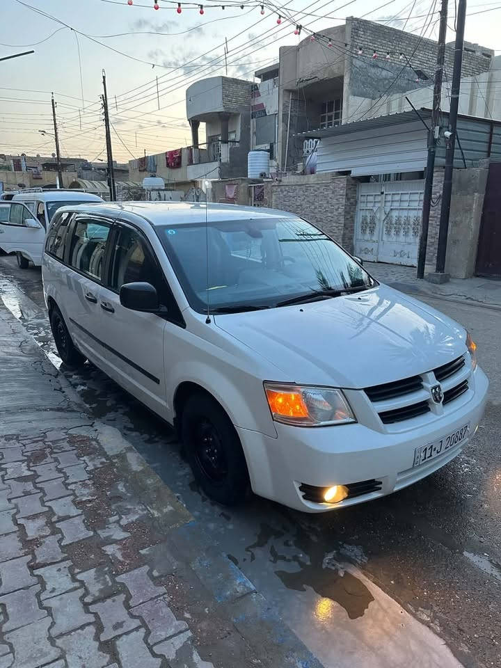 سلام عليكم 

دوج كرفان بغداد بأسمي 
مكينه 6 سلندر 3300
بيها منظومة غاز 80 لتر 
 السيارة كاملة
طخم تاير
طخم دسكات جديد
حدادية جديدة 
سونار موضح كدامك 

مكاني بغداد
***********
