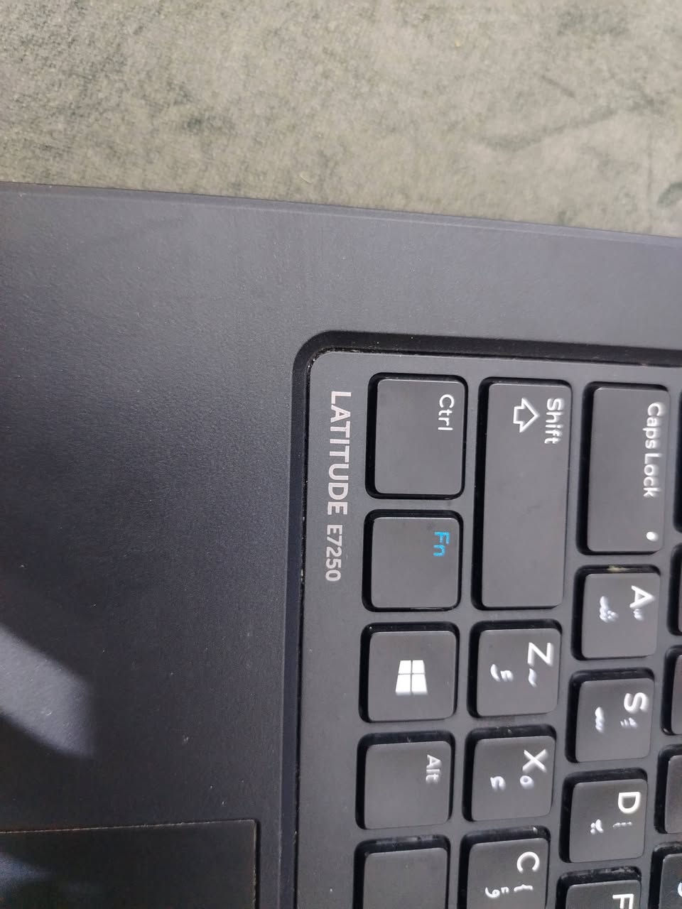 لابتوب البيع
. الشاشة : 12.5 بوصة بدقة HD (1366x768 أو .Full HD (1920×1080)

. المعالج : Intel Core i3 أو 15 أو i7 من الجيل الخامس.

. كرت الشاشة : 5500 Intel HD Graphics مدمج.

الرام حتى 16 جيجابايت DDR3L.

. التخزين: SSD ( عادة 128 أو 256 أو 512 جيجابايت حسب النسخة).

. المنافذ:

يو اس بي 3.0

اتش دي ام اي

منفذ عرض صغير

منفذ LAN

قارئ بطاقة SD

Bluetooth 4.0 Wi-Fi الاتصال

الوزن حوالي 1.3 كغم.
السعر ٢٠٠
الرقم ***********

