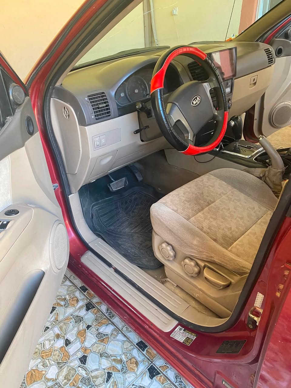 السلام عليكم للبيع كيا سورنتو موديل ٢٠٠٨وارد امريكي حادث بيبان جهة الصدر ليبل واحد محرك سته حجم ٣٣٠٠كير مكينه كهربائيات  تبريد كله على البلاد خمسه راكب خمسه ويل كب داخل  بيجي صدر باتري كله جديد رقم الجديد بسمي تحويل ثاني يوم ماشيه ١٤٩السعر ٨٣وبيه مجال العنوان بغداد الطالبيه رقم تلفون ***********
