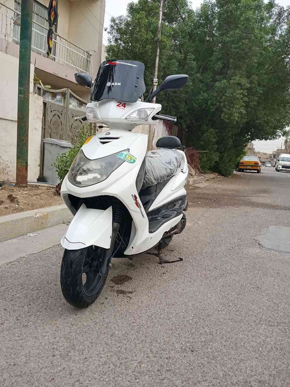 سكنس كوري كابريتر دراجه جديده معنه الكلمه محرك ممفتوح اوراق كامله برغي مابيها نقص السعر 850 عنوان بغداد الكماليه شارع الجامع رابع فرع على اليمين ***********
