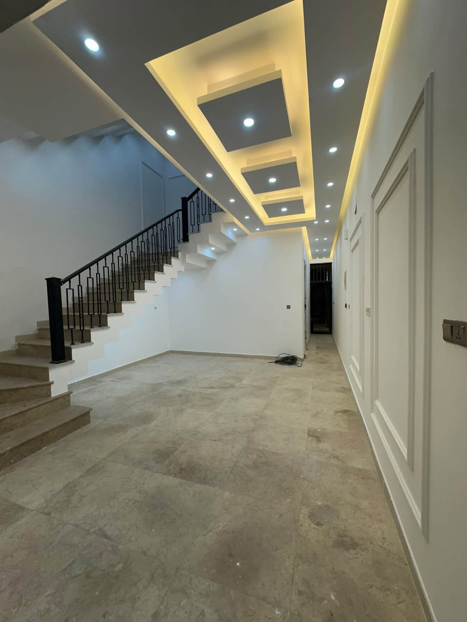 🏡 تونات ٣ للبيع | زيونة 712

📐 مساحة كل دار: 150م²
🛏️ 4 غرف
🚿 خدمات متكاملة
📍 الموقع: زيونة 712

✨ فرصة مميزة للسكن والاستثمار في واحدة من المناطق الحيوية في بغداد.

🏢 مكتب الودق للعقار
نختار الأفضل لتبني مستقبلك 🤍

🔑 بيع – شراء – إيجار – بناء – ترميم
📸 عرض وتصوير مجاني
📋 نستقبل جميع العروض السكنية والتجارية

📞 للاستفسار والتواصل:
***********
***********

📍 عنوان مكتبنا:
زيونة 710 مقابل نادي بلادي
وشارع فلسطين – بناية فرمان قرب كلية الرافدين
