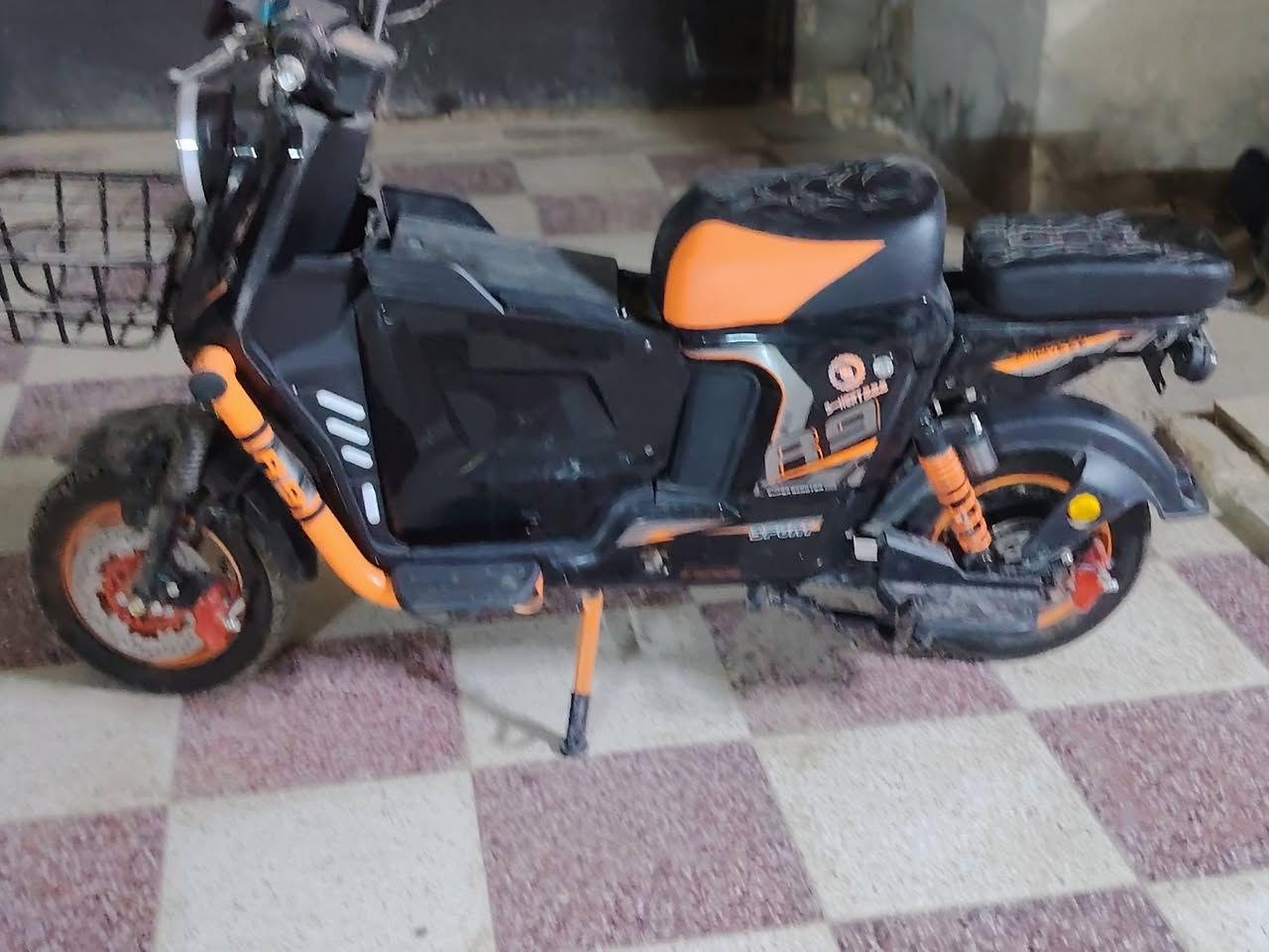 دراجه 9k نضيفه استخدام شهر بصمه ثنين كارتات للتشغيل وثنين اسويجات  للبيع اب قضاء الحله السعر خاص الرقمم ***********
