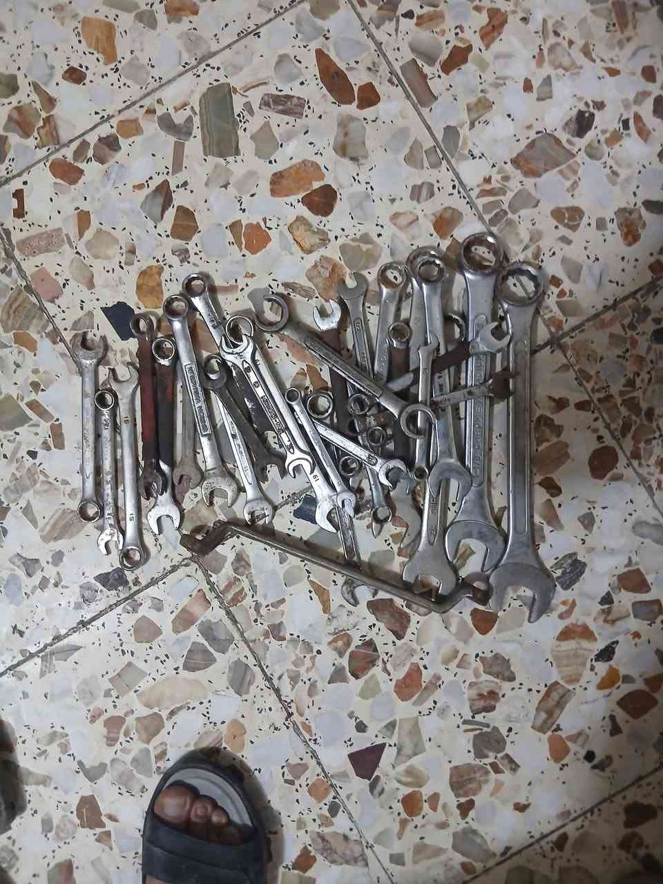 اغراض ٣٠ لقمه متنوعه و٣٠ اسبانه متنوعه و١٦ تي مشكل و١٦ النكي ويدات لقم عدد ٥ المكان بغداد البلديات *********** السعر ٨٥ الف
