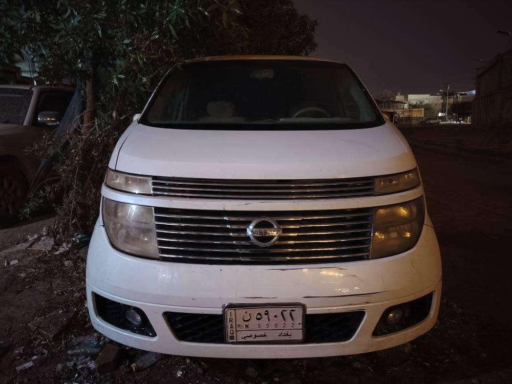 نيسان الكراند موديل ٢٠٠٩  ٨ راكب رقم بغداد خصوصي للبيع أو المراوس سيارة فول مواصفات بصمة وفتحتين سقف وبردات كهرباء أبواب كهرباء شاشات ٢ كامرة كشنات سياحي محرك ٦ سلندر ٣.٥
ملاحضة السيارة محركها جديد لكن بيها مشكلة كهربائيات تحتاج كهربائي السيارة متروكة صار فترة 
مكانها الكوفة شارع المعمل *********** واتساب 
سعرها 49 ورقة النجف, العراق
