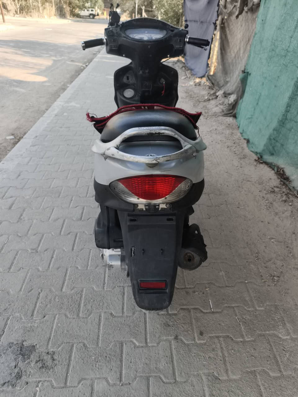 سلام عليكم دراجة للبيع كامكو جي 3 نضيفة كدام عينك شلعة ومعدل نكره سلف وهندر شعال كلشي شغال بيهة  كهربائيات شغاله تجي تفحص وتشوف ماعوزهة شي سعر 350وبي مجال للطيبين رقم ***********واتساب متواجد وتحياتي

