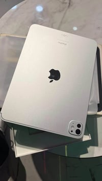 ايباد برو M4 • ٢٥٦ • ١١ بوصة