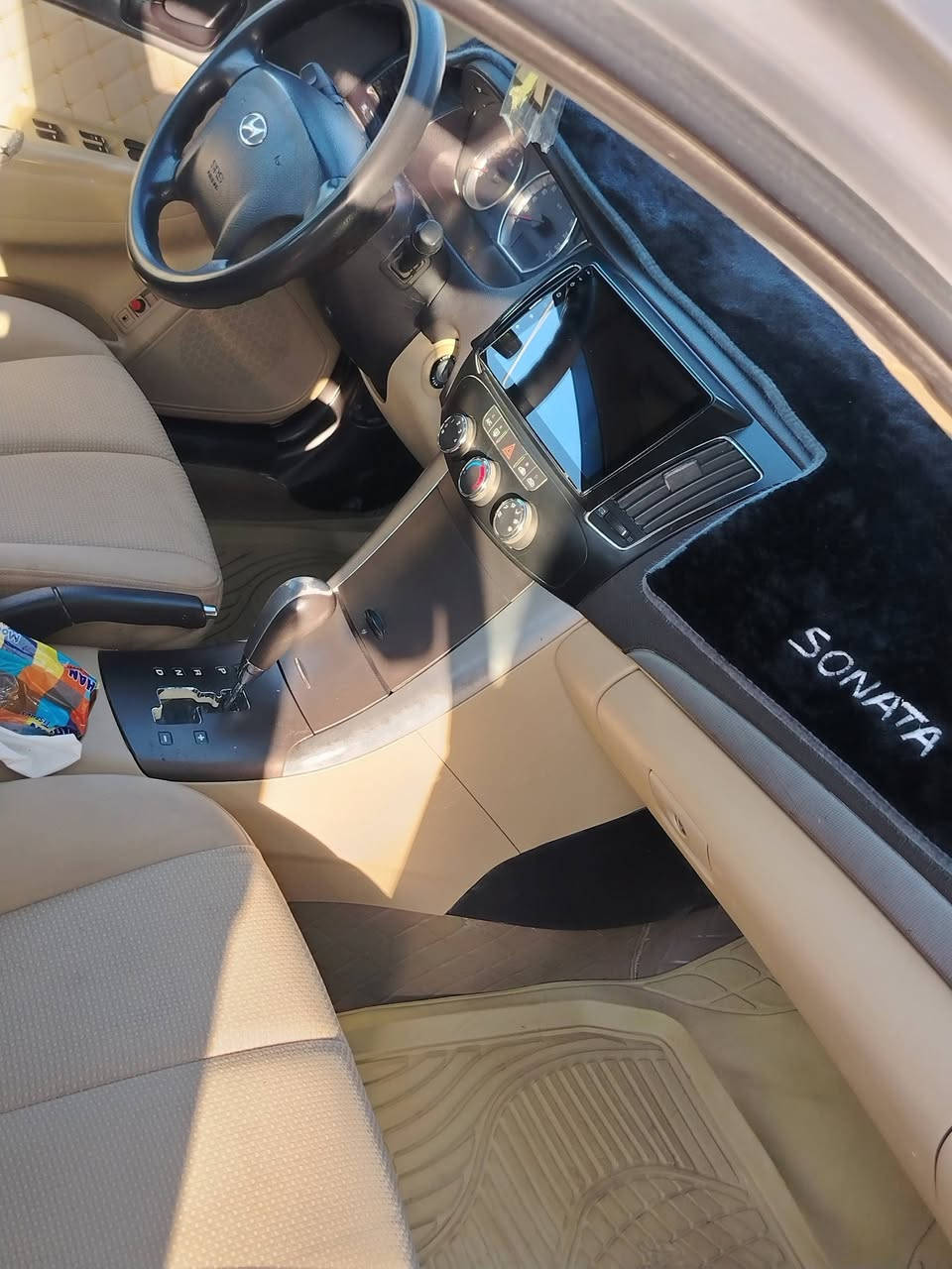 سلام عليكم هونداي سوناتا ٢٠٠٩ خليجي محرك ٢٤٠٠ السياره بيها صبغ عام بدون دواخل كير محرك مكفول تبريد شغال السياره احلى من الصور السعر ٨٨ ورقه للأستفسار الاتصال على الرقم ***********
