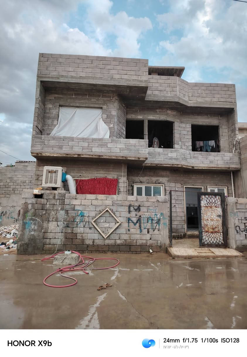 سلام عليكم بيت البيع 100 مربع طباقين الجوه كمل ولفوك هيكل قرب زيونه الي يم المرور السعر 45.       ***********///////***********

نص مكتوب في الصور:
- HONOR X9b 24mm f/1.75 1/100s ISO759 ١٧:١٢ ٠١/١٠/٢٠٢٦
- HONOR X9b 24mm f/1.75 1/100s ISO2019 ١٧:١٣ ٠١/١٠/٢٠٢٦
- HONOR X9b 24mm f/1.75 1/100s ISO128 17:13 01/10/2026
- HONOR X9b 24mm f/1.75 1/33s ISO903 17:16 01/10/2026
- HONOR X9b 24mm f/1.75 1/100s ISO4106 14:12 01/10/2026
- HONOR X9b 24mm f/1.75 1/100s ISO132 17:12 01/10/2026
