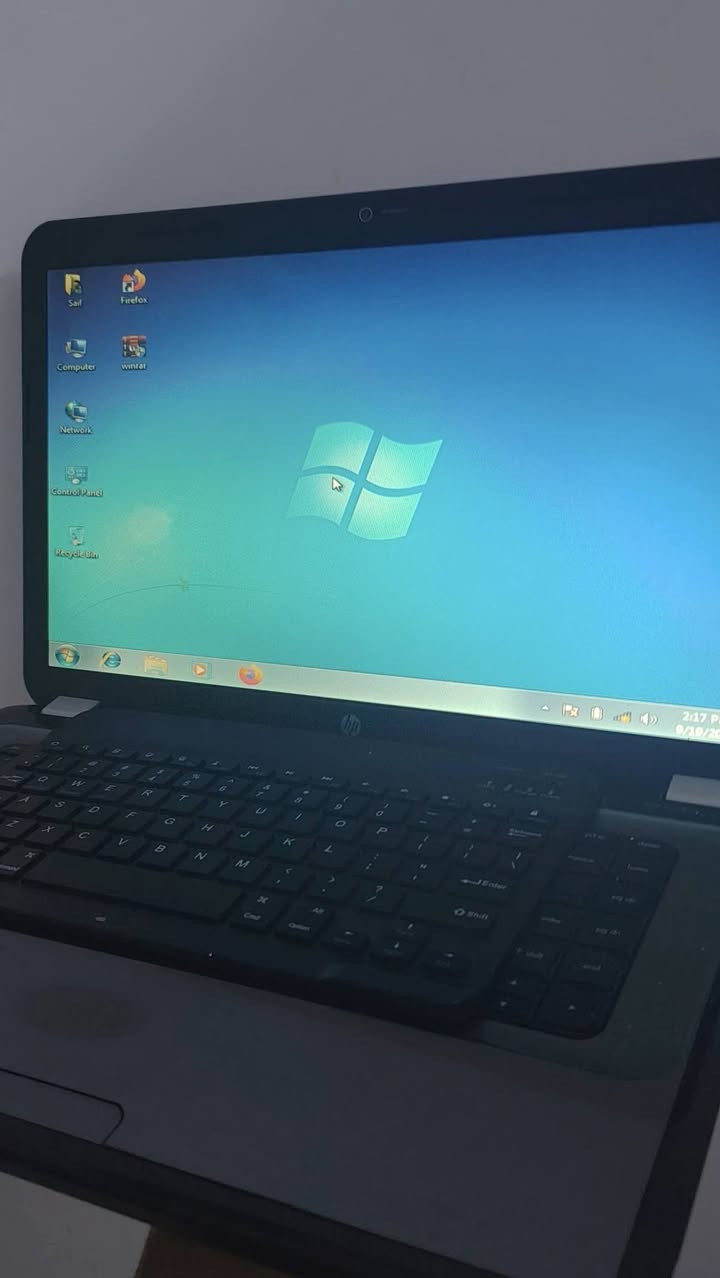 لابتوب مستعمل Hp pavilion G6 للبيع
الشاشة قياس 15.6 بدقة عرض HD
المعالج Amd A4 بسرعة 1900MHz
كرت شاشة مدمج بقابلية عرض FHD على HDMI
رام 4GB DDR3 ((مع قابلية تطوير السعة الى 8GB))
تخزين 500GB HHD ((مع قابلية تطوير السرعة الى SSD))

قارئ الاقراص ومنافذ الجهاز شغالة، الجهاز مفرمت ومنصب عليه windows 7 وملفات تعريف الانترنت والمتصفح .. الجهاز يفيد الطلاب للدراسة ومشاهدة المحاضرات واعداد المشاريع على مايكروسوفت اوفس ويفيد ايضا للطباعة والتصفح ومشاهدة الافلام

سعر الجهاز هو وشاحنته ووياه كيبورد بلوتوث عربي انكليزي ب85 وبعد بي مجال للشراي، مكاني بغداد الرقم : ***********

نص مكتوب في الصور:
- InsydeH20 Setup Utility Main Security Diagnostics System Configuration Exit System Time [17:04:27] System Date [09/19/2026] Notebook Model HP Pavilion g6 Notebook PC Product Number B0D22EA#ABV System Board ID 3566 Warranty Start Date 00/00/0000 Processor Type AMD A4-3305M APU with Radeon(tm) HD Graphics Processor Speed 1900 MHz Total Memory 4 GB BIOS Version F.46 BIOS Vendor Insyde Serial Number 5CD21539GT UUID Number 35434432-3135-3339-4754-80 C16E52DAC6 Product configuration ID 0695130000004610000600000 System Board CT Number PCQUU002C1Q9K0 Factory installed OS non-Vista Primary Battery SN 01742 01/08/2013 F1 Help F5/F6 Change Values Esc Exit Select Menu Enter Select SubMenu