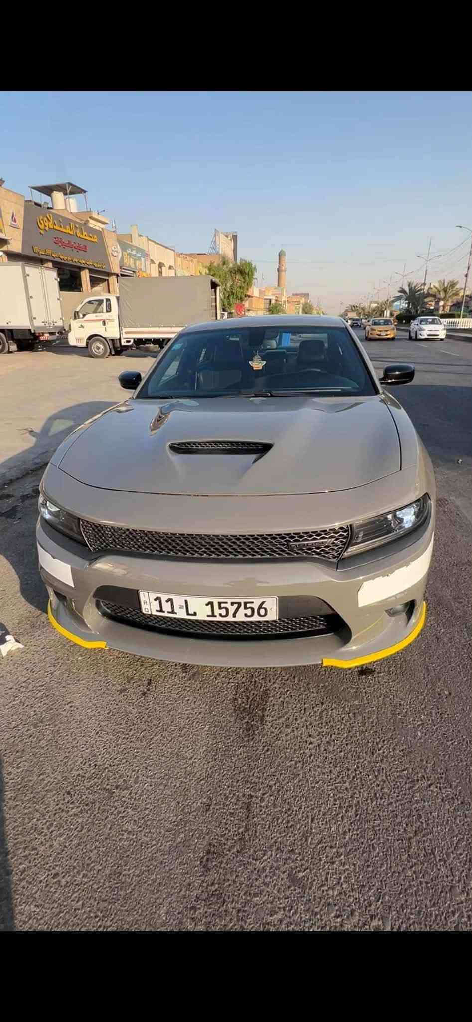 السلام عليكم
جارجر لون سمنتي خليجي وكاله هارلم 
عداد مسافه 21 الف ميل  كفاله عام عدا تكحيل 
الدعاميه الخلفيه ورصعه صغيره سياره فول عدا الرادار  
سياره حلوه ومغلفه ppf مكان بغداد باسمي السياره 
***********

