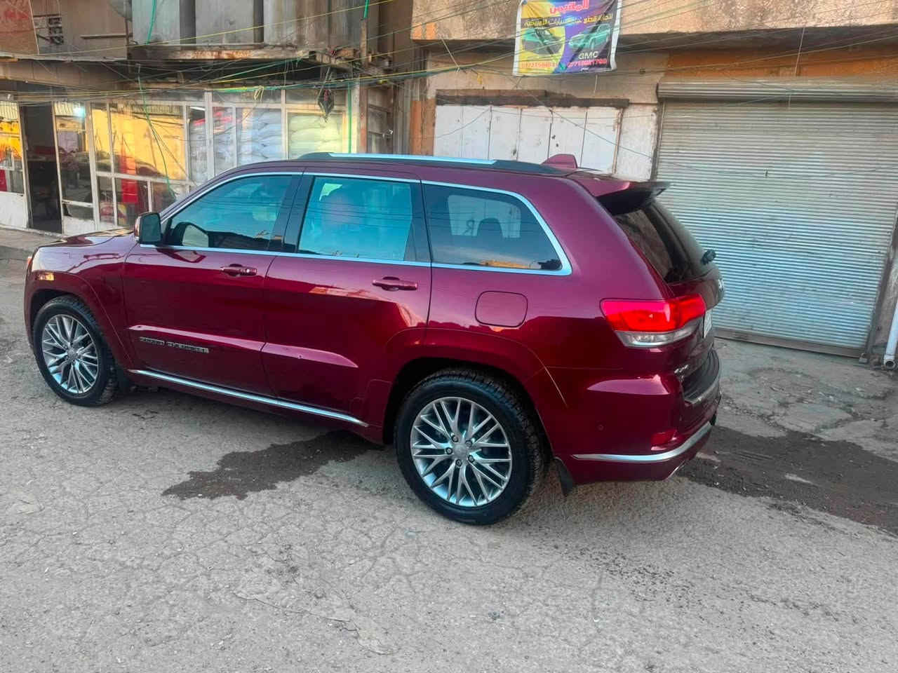 السلام عليكم
للبيع فقط…

 جيب سومت 2018  وراد امريكي فول موصفات كل التفاصيل والحادث مع الصور مرفقة بالمنشور
ماشية 96500 كيلو متر 
السعر( 250)
(اخوان المايعجبة السعر محد جابرة يشتري وشكراً)

مكان السيارة  /بغداد بسماية
غير متواجد على الفيس فقط على الرقم 
***********

* رادار امامي مع مانع تصادم . 
* نظام الاصطفاف الالي (اوتوپارك) . 
* تحذير الخروج عن المسار . 
* دفع رباعي 4x4 
فرش المقاعد من الجلد . 
* دشبول مغلف بالجلد  . 
* صفي المقاعد الأمامية كهربائية .
* ذاكرة لحفظ وضعيات الجلوس . 
* صفي المقاعد الأمامية مع تبريد وتدفئة . 
* صف المقاعد الخلفية مع تدفئة . 
* انظمة القيادة على حلبات السباق . 
* نقطة عمياء .
* ويل سومت بلاد قياس 20 انج .
* مقود السائق من الجلد  .
* مقود السائق كهربائي . 
* تدفئة ستيرن . 
* سقف بانوراما .
* شاشه كبيرة مع نفكيشن GPS . 
* مصابيح امامية زنون . 
* المصابيح الأمامية مع LED لايت . 
* كشافات ضباب بروجكتر زنون . 
* سقف المقصورة مغلف بالشاموا . 
* تشغيل عن بعد .
* صندوق كهربائي .
* حساسات أمامية . 
* حساسات خلفية .
* كاميرا خلفية .
* بخاخ ماء لتنظيف المصابيح الامامية .
* مرايا متحسسه للضوء العالي . 
* مرايا جانبية قابلة للطي . 
* بلوتوث تلفون . 
* محدد سرعة . 
* نظام بريك اوتماتيكي ( Auto Break System ) .
*نظام صوت هارمن كاردون
محرك 5700
